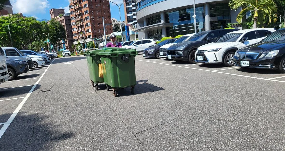停車一定要「倒車入庫」吃過一次虧 … 你就懂了